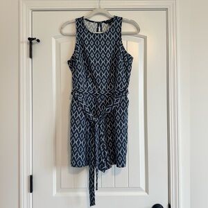 Banana Republic Size 4 Sleeveless Blue & White Romper w/ Tie at Waist; Pockets
